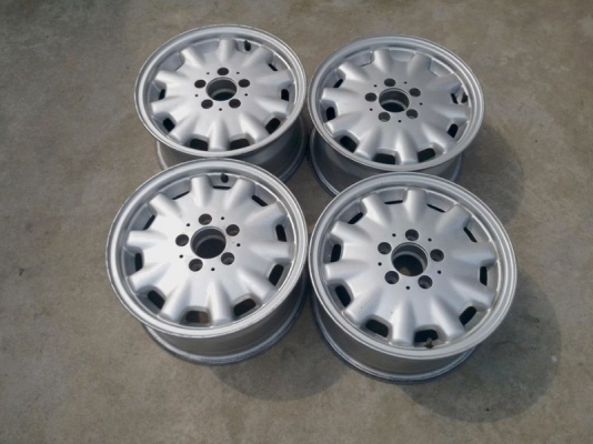 ต้องการขายล้อ BENZ ตากลม  ขอบ 15 กว้าง 7 นิ้ว ET37