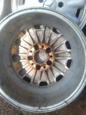 ต้องการขายล้อ BENZ ตากลม ขอบ 15 กว้าง 7 นิ้ว ET37 ต้องการขายล้อ BENZ ตากลม ขอบ 15 กว้าง 7 นิ้ว ET37