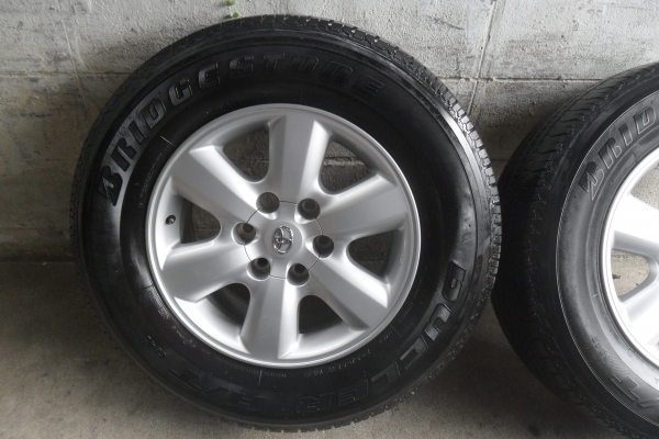 ล้อแม็ก 17นิ้ว6รู พร้อมยาง สวยๆ 4 ล้อ ลดราคาเหลือ 6500 บาท ล้อแม็ก 17นิ้ว6รู พร้อมยาง สวยๆ 4 ล้อ ลดราคาเหลือ 6500 บาท