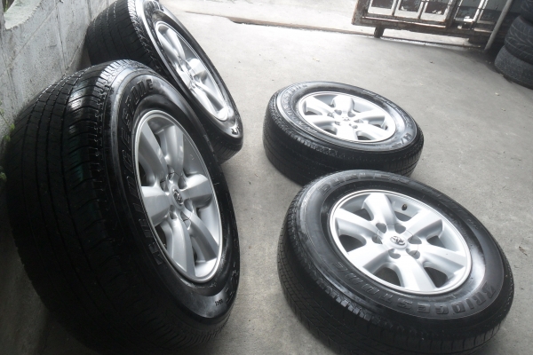 ล้อแม็ก 17นิ้ว6รู พร้อมยาง สวยๆ 4 ล้อ ลดราคาเหลือ 6500 บาท ล้อแม็ก 17นิ้ว6รู พร้อมยาง สวยๆ 4 ล้อ ลดราคาเหลือ 6500 บาท