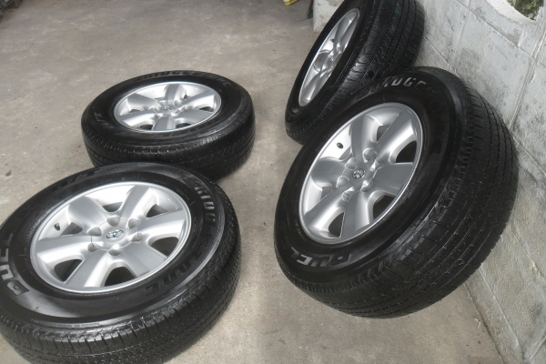 ล้อแม็ก 17นิ้ว 6รู พร้อมยาง สวยๆ 4 ล้อ ลดราคาเหลือ 6500 บาท ล้อแม็ก 17นิ้ว 6รู พร้อมยาง สวยๆ 4 ล้อ ลดราคาเหลือ 6500 บาท