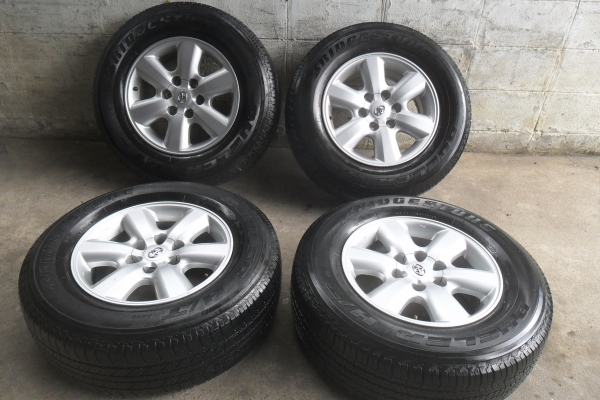 ล้อแม็ก 17นิ้ว 6รู พร้อมยาง สวยๆ 4 ล้อ ลดราคาเหลือ 6500 บาท