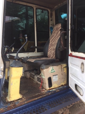 KOMATSU PC100-5 โซ่ใบแท้สวย ไฟฟ้า แอร์เย็น ใช้งานดี เอกสารอินวาย  สนใจติดต่อ 0890854790