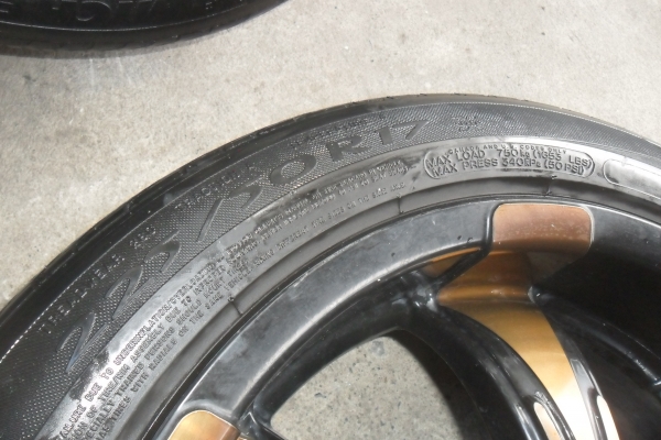 ล้อแม็ก 17นิ้ว 6รู พร้อมยาง สวยๆ 4 ล้อ ราคา 7900 บาท