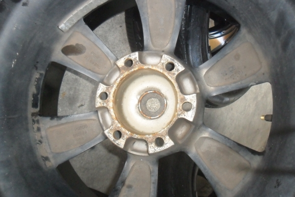 ล้อแม็ก 17นิ้ว 6รู พร้อมยาง สวยๆ 4 ล้อ ราคา 7900 บาท