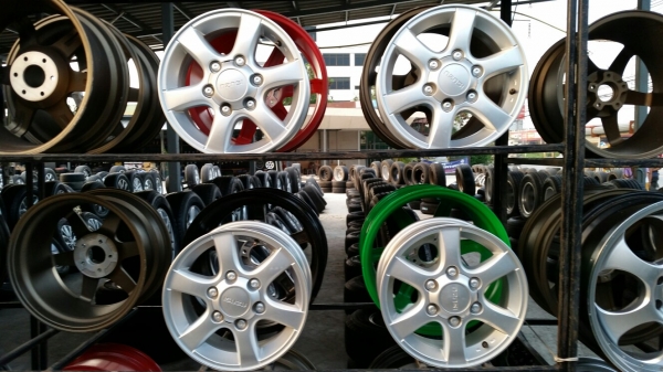 ล้อแม็กเดิมดีแม็ก 15