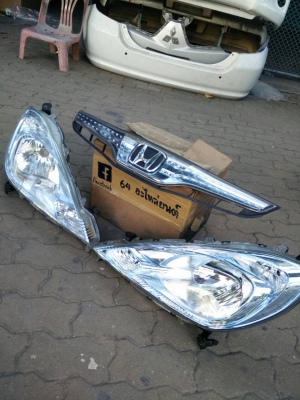 ขายไฟหน้า+หน้ากระจัง jazz hybrid