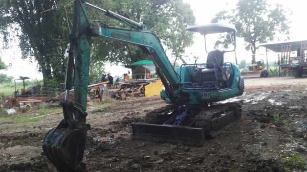 ขายรถแบคโฮ KOMATSU PC30-7 ราคา 285000