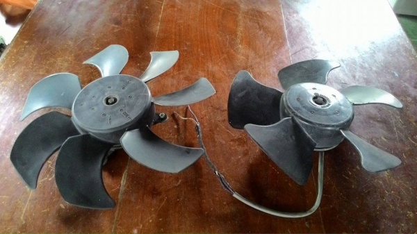 พัดลม 2 ตัว ใช้งานปกติ