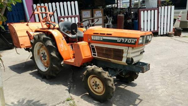 ขาย รถไถนา KUBOTA  17แรง รุ่น B1702 สองเพลา มือสองญี่ปุ่น พร้อม ตัวพรวนดิน  มือถือ/LINE ID : 0818753444