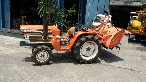 ขาย รถไถนา KUBOTA  17แรง รุ่น B1702 สองเพลา มือสองญี่ปุ่น พร้อม ตัวพรวนดิน  มือถือ/LINE ID : 0818753444