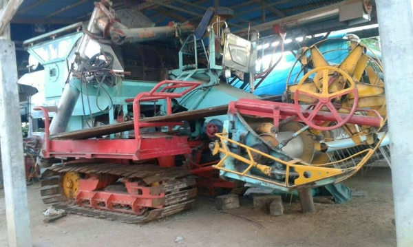 ขายรถเกี่ยวข้าว พรประภัทสร อุ้ม2ตัน เครื่อง260เทอร์โบ ตัวเดิน10 ปั้มไดกิ้น สภาพพร้อมใช้งาน สนใจโทร 090-8588220คุณนะ 093-3258446คุณบิว ID:narong498 หรือเข้าดูสินค้าอื่นๆได้ที่ www.truck.in.th/498 หรือเพจFacebook ณรงค์ ซื้อขายรถมือสอง (เว็บไซต์ส่วนตัว) หรือ