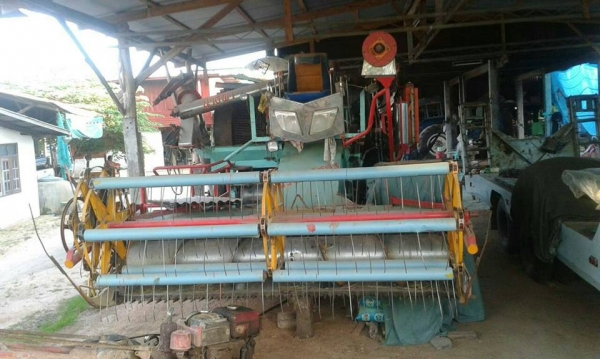 ขายรถเกี่ยวข้าว พรประภัทสร อุ้ม2ตัน เครื่อง260เทอร์โบ ตัวเดิน10 ปั้มไดกิ้น สภาพพร้อมใช้งาน สนใจโทร 090-8588220คุณนะ 093-3258446คุณบิว ID:narong498 หรือเข้าดูสินค้าอื่นๆได้ที่ www.truck.in.th/498 หรือเพจFacebook ณรงค์ ซื้อขายรถมือสอง (เว็บไซต์ส่วนตัว) หรือ