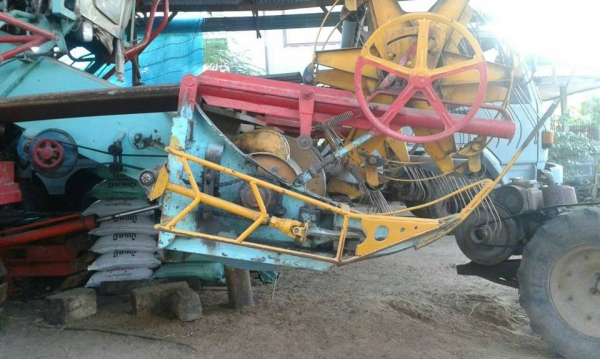 ขายรถเกี่ยวข้าว พรประภัทสร อุ้ม2ตัน เครื่อง260เทอร์โบ ตัวเดิน10 ปั้มไดกิ้น สภาพพร้อมใช้งาน สนใจโทร 090-8588220คุณนะ 093-3258446คุณบิว ID:narong498 หรือเข้าดูสินค้าอื่นๆได้ที่ www.truck.in.th/498 หรือเพจFacebook ณรงค์ ซื้อขายรถมือสอง (เว็บไซต์ส่วนตัว) หรือ