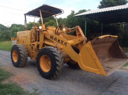 ขายรถตัก Komatsu 510 ; รถเก่าญี่ปุ่น 100\%;  สภาพสวยพร้อมใช้งานได้ทันที สนใจติดต่อ 081-9485494