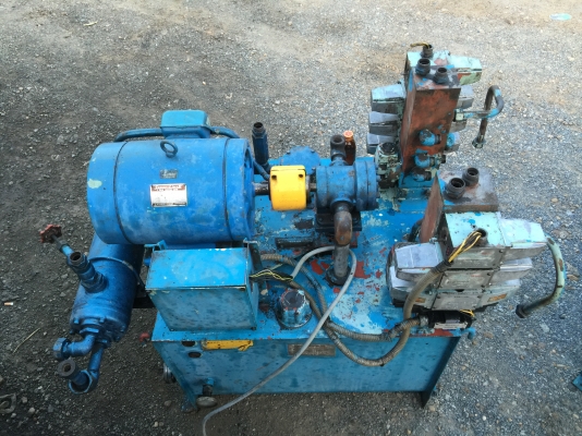 Sale>> ปั้มน้ำมันไฮดรอลิค DAIKIN JAPAN มอเตอร์ Mitsu 7.5 HP. มาพร้อม โซลินอยวาวล์ มี 5 ตัว สภาพสวย สดใหม่!!