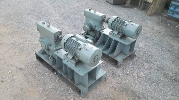 Sell> ขายมอเตอร์เกียร์ทด พร้อมมีเบลคในตัว มอเตอร์ขนาด 5 แรงม้า ไฟ 3 เฟส 380V. 960 RPM. อัดตราทด 1:15 ขาออก 64 รอบต่อนาที Sell> ขายมอเตอร์เกียร์ทด พร้อมมีเบลคในตัว มอเตอร์ขนาด 5 แรงม้า ไฟ 3 เฟส 380V. 960 RPM. อัดตราทด 1:15 ขาออก 64 รอบต่อนาที