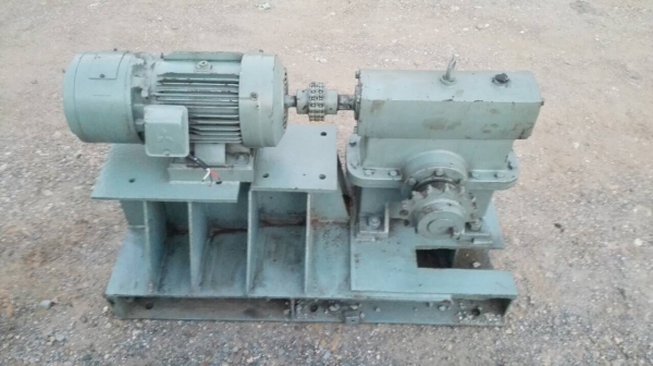 Sell> ขายมอเตอร์เกียร์ทด พร้อมมีเบลคในตัว มอเตอร์ขนาด 5 แรงม้า ไฟ 3 เฟส 380V. 960 RPM. อัดตราทด 1:15 ขาออก 64 รอบต่อนาที Sell> ขายมอเตอร์เกียร์ทด พร้อมมีเบลคในตัว มอเตอร์ขนาด 5 แรงม้า ไฟ 3 เฟส 380V. 960 RPM. อัดตราทด 1:15 ขาออก 64 รอบต่อนาที