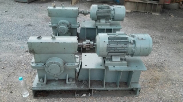 Sell> ขายมอเตอร์เกียร์ทด พร้อมมีเบลคในตัว มอเตอร์ขนาด 5 แรงม้า ไฟ 3 เฟส 380V. 960 RPM. อัดตราทด 1:15 ขาออก 64 รอบต่อนาที Sell> ขายมอเตอร์เกียร์ทด พร้อมมีเบลคในตัว มอเตอร์ขนาด 5 แรงม้า ไฟ 3 เฟส 380V. 960 RPM. อัดตราทด 1:15 ขาออก 64 รอบต่อนาที