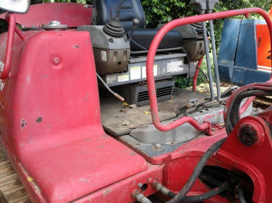 ขายรถแบคโฮ KOBELCO SK25-8 พร้อมระบบไลใส่หัวกระแทก ราคา 250000