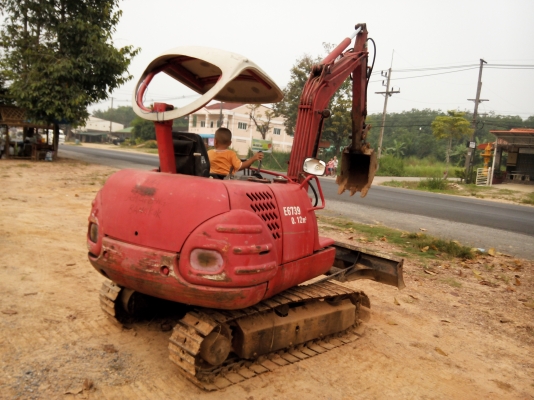 ขายรถแบคโฮ KOBELCO SK25-8 พร้อมระบบไลใส่หัวกระแทก ราคา 250000