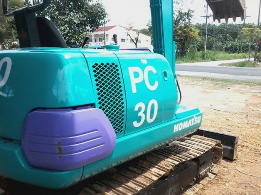 ขายรถแบคโฮ KOMATSU PC30-7 ปั๊มนิ้ว ราคา 380000