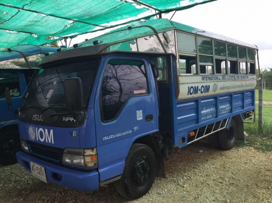 ขายรถบรรทุกหกล้อกลาง Isuzu ELF NPR 130HP **ขายแล้ว**