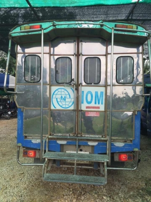 ขายรถบรรทุกหกล้อกลาง Isuzu ELF NPR 130HP **ขายแล้ว**