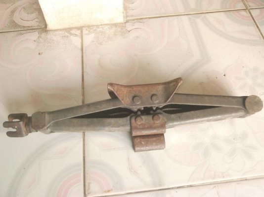 แม่แรงรถยนต์แข็งแรงสภาพดี