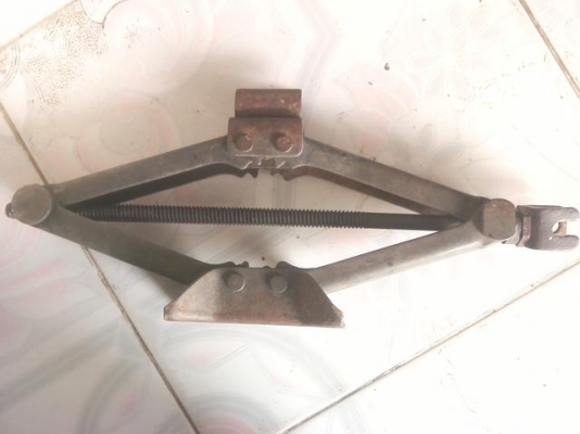 แม่แรงรถยนต์แข็งแรงสภาพดี