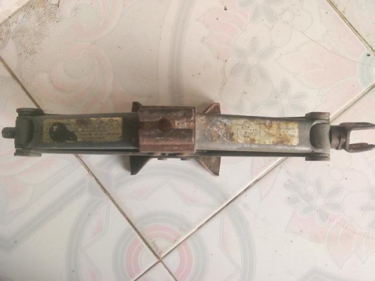 แม่แรงรถยนต์แข็งแรงสภาพดี