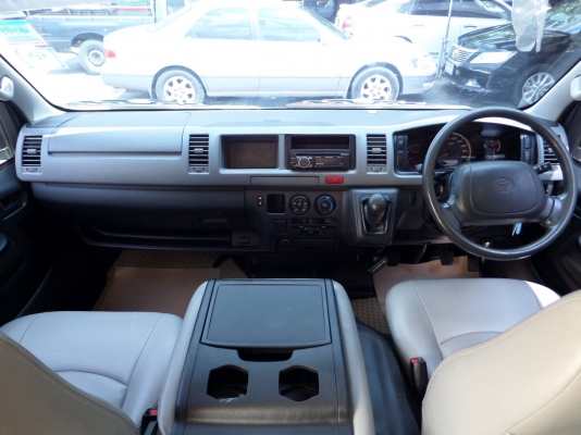 ขายรถตู้ดีเซลปี12เกียMT2.5 สีเทาโทร0877758887นางเบสท์รถตู้ท่าพระ