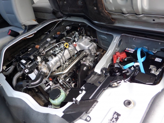 ขายรถตู้ดีเซลปี12เกียMT2.5 สีเทาโทร0877758887นางเบสท์รถตู้ท่าพระ