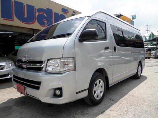 ขายรถตู้ดีเซลปี12เกียMT2.5 สีเทาโทร0877758887นางเบสท์รถตู้ท่าพระ