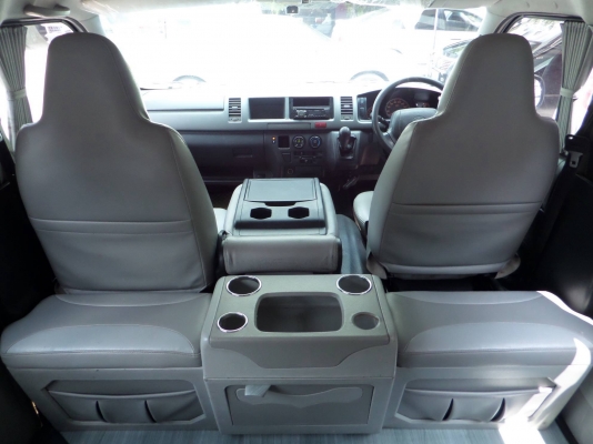 ขายรถตู้ดีเซลปี12เกียMT2.5 สีเทาโทร0877758887นางเบสท์รถตู้ท่าพระ