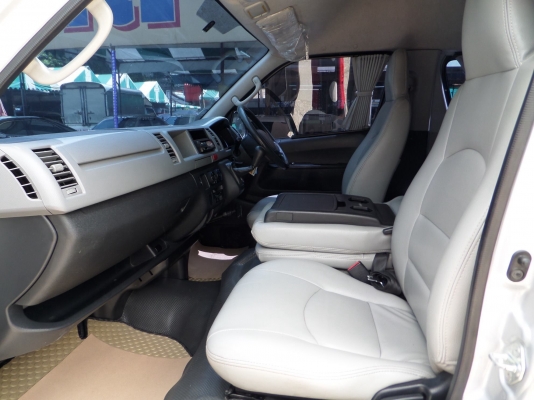 ขายรถตู้ดีเซลปี12เกียMT2.5 สีเทาโทร0877758887นางเบสท์รถตู้ท่าพระ