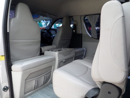 ขายรถตู้ดีเซลปี12เกียMT2.5 สีเทาโทร0877758887นางเบสท์รถตู้ท่าพระ