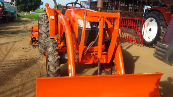 รถไถคูโบต้าL4708 พร้อมไช้งานสวยมากๆ  ขายใน  ราคา398000บาท รถอยู่วังบัว คลองขลุง กำแพงเพชร   มีไบมีดหน้าหนึ่งตราช้างคานโค้อัน โลตารี้ตราช้าง182เมตร.หนึ่งอัน สนใจสอบุถามได้ที่081 3655997 อำพร  พาเจริญ  ราคาต่อรองได้อีกนะครับ