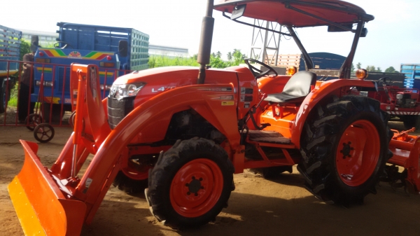 รถไถคูโบต้าL4708 พร้อมไช้งานสวยมากๆ  ขายใน  ราคา398000บาท รถอยู่วังบัว คลองขลุง กำแพงเพชร   มีไบมีดหน้าหนึ่งตราช้างคานโค้อัน โลตารี้ตราช้าง182เมตร.หนึ่งอัน สนใจสอบุถามได้ที่081 3655997 อำพร  พาเจริญ  ราคาต่อรองได้อีกนะครับ