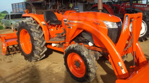 รถไถคูโบต้าL4708 พร้อมไช้งานสวยมากๆ  ขายใน  ราคา398000บาท รถอยู่วังบัว คลองขลุง กำแพงเพชร   มีไบมีดหน้าหนึ่งตราช้างคานโค้อัน โลตารี้ตราช้าง182เมตร.หนึ่งอัน สนใจสอบุถามได้ที่081 3655997 อำพร  พาเจริญ  ราคาต่อรองได้อีกนะครับ