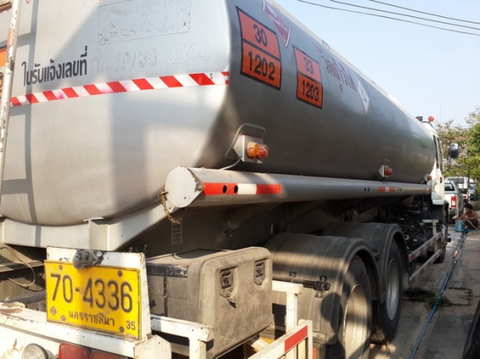 รถบรรทุกน้ำมันดีเซล -ถังขนาด18,000 ลิตร