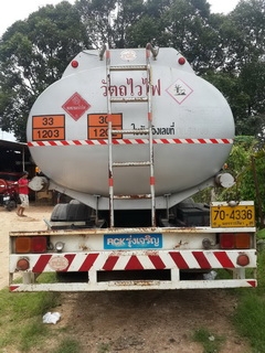รถบรรทุกน้ำมันดีเซล -ถังขนาด18,000 ลิตร