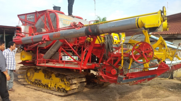 ขายรถเกี่ยวข้าวศักดิ์พัฒนาอุ้มลดราคาครับสุดคุ้มราคา390000บาท