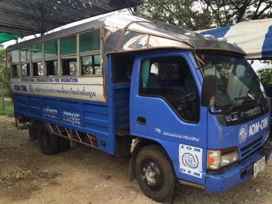 ขายรถบรรทุกหกล้อกลาง Isuzu ELF NPR 130HP **ขายแล้ว**