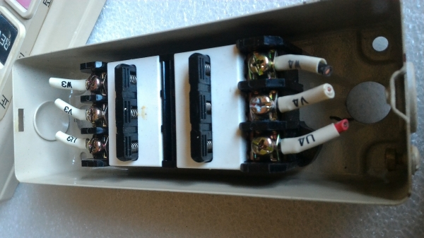 สวิทช์กด National ควบคุมการหมุนกลับทางของมอเตอร์ หรือใช้ควบคุมรอก หรือประตู และอื่นๆได้ ใช้ได้กับมอเตอร์ถึง 5 แรงม้า