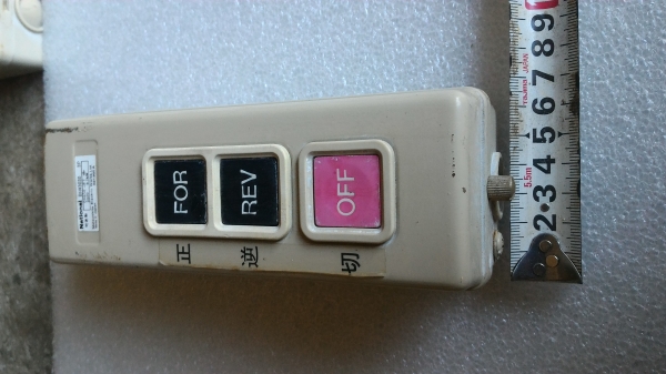 สวิทช์กด National ควบคุมการหมุนกลับทางของมอเตอร์ หรือใช้ควบคุมรอก หรือประตู และอื่นๆได้ ใช้ได้กับมอเตอร์ถึง 5 แรงม้า