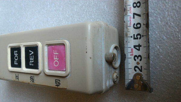 สวิทช์กด National ควบคุมการหมุนกลับทางของมอเตอร์ หรือใช้ควบคุมรอก หรือประตู และอื่นๆได้ ใช้ได้กับมอเตอร์ถึง 5 แรงม้า