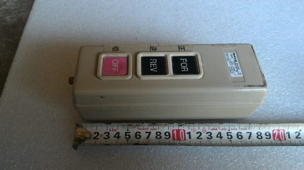 สวิทช์กด National ควบคุมการหมุนกลับทางของมอเตอร์ หรือใช้ควบคุมรอก หรือประตู และอื่นๆได้ ใช้ได้กับมอเตอร์ถึง 5 แรงม้า