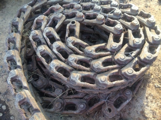 ขายโซ่ PC60-5 ใส่กับรถPC60-1-2-3 ใส่กับรถแทร็กD2ได้ทุกรุ่น สภาพเก่านอก พร้อมใช้งาน 42ข้อ มี2คู่่ คู่ละ25000 ราคาต่อรองได้