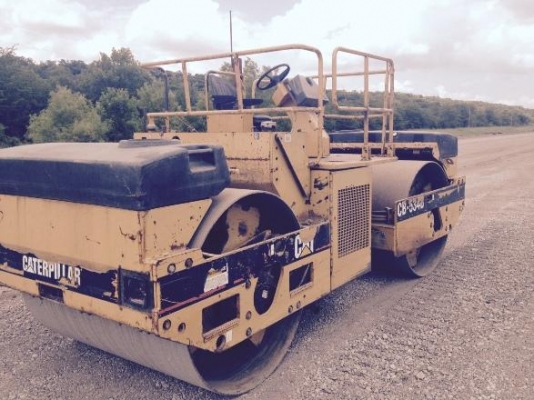 รถบด เบรคดาว์ CAT CB534B #4JL00172 2005yr รถเก่านอก กำลังนำเข้ามาไทยค่ะ สนใจ ติดต่อ ใหม่ 061-4194022